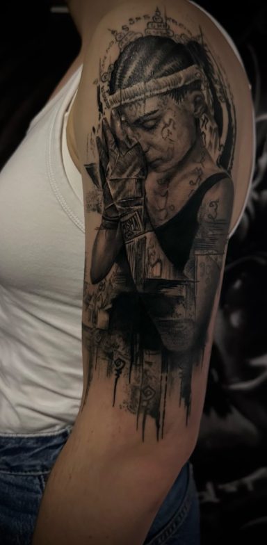 Beltza Tattoos in Action Tattoowierung eines Armes mit einem floralen Tier Design in progress.marburg tattoo, tattoo marburg, tattoo studio marburg